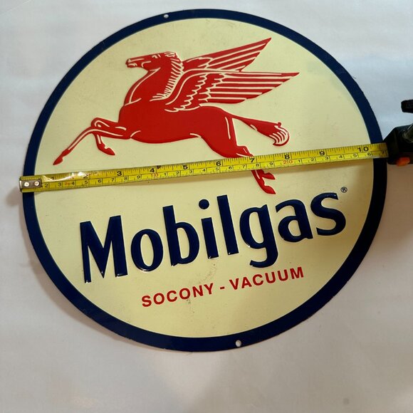 Mobilgas Pegasus Socony Round Metal Sign - Picture 2 of 3